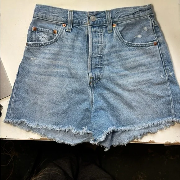 Levi's Ribcage Shorts - Picture 6 of 11